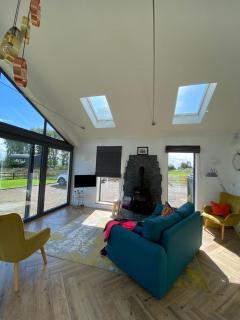 Cosy Cottage & Lake views - 7