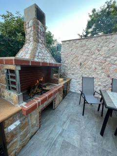 Mavrikios Luxury Apartment - 8