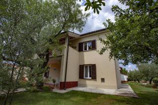 Apartments with parking space Valbandon, Fazana - 9708 - 9