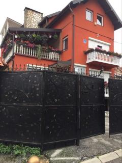 Apartment Red House - Visoko - 9