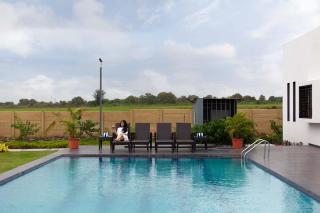 StayVista's Le Bon Horizon - Hillside Elegance with Chic Interiors, Poolside Serenity & Picturesque Gazebo - Proximity to Sula - Nashik - 6