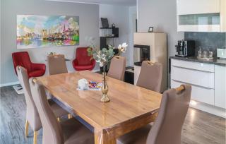 Gorgeous Apartment In Elmenhorst - 8