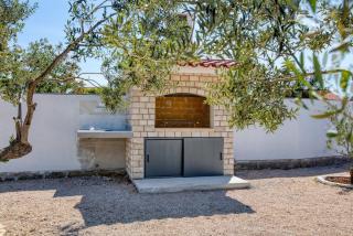 Family friendly apartments with a swimming pool Pirovac, Sibenik - 18998 - Pirovac - 4