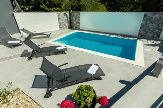 Family friendly apartments with a swimming pool Soline, Krk - 9715 - Dobrinj - 2