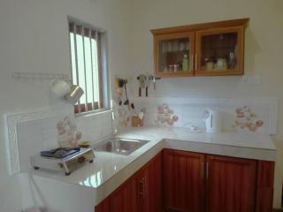 1 Bedroomed Chalet with Kitchen AC/HW Free Parking - Hikkaduwa - 3