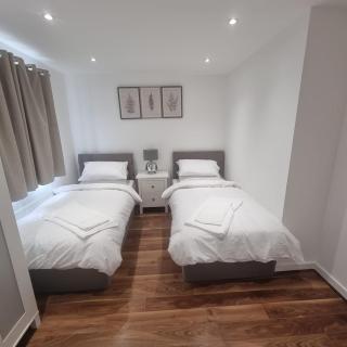 Modern 3bedroom house with Netflix & 2Driveway parking - East Tilbury - 4