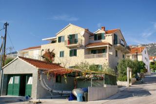 Apartments and rooms with parking space Bol, Brac - 2926 - Bol - 0