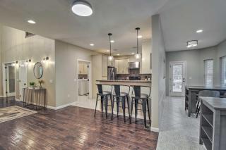 2 Mi to Lake Marvelous Pinetop Home with Fireplaces - 3