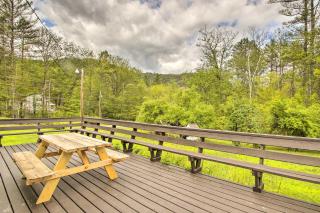 Picturesque Retreat on 1 Acre with Gas Grill! - 9