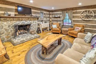 Cozy Creekside Mountain Escape with Hot Tub! - Sautee Nacoochee - 0