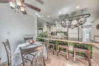 Cozy Cloudcroft Townhome about 1 Mi to Burro Ave! - 3