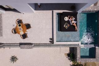 Milestones Naxos - 4