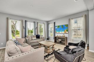 Sunny Amp Bright Modern Retreat - Davenport - 5