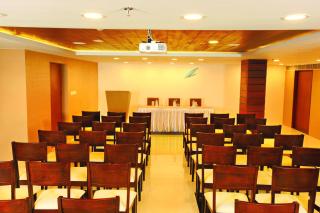 Holiday Vista Thekkady a premium hotel near periyar wild life sanctuary with sky view pool - Thekkady - 4