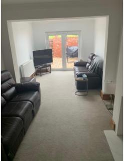 4 Bedroom house with parking, Near Safari Park - Kidderminster - 3