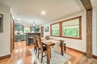 Fun Pet-Friendly Highlands Retreat with Fenced Yard! - Highlands - 4
