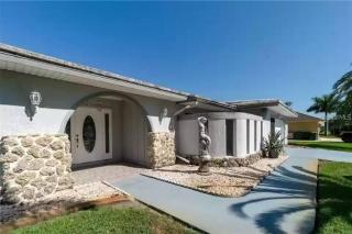 Pet Friendly Canal Front 3-Bedroom Grand Villa with Pool, Linai and Dock - Yonkers - 9