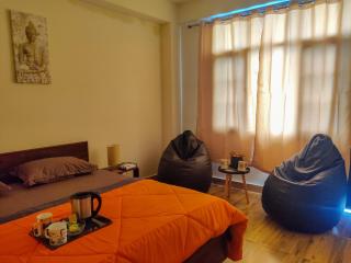 Stunning Views, Jujurana Homestay Shoghi ! 3 Apartments Near Simla - 1