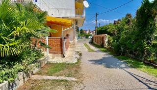 FREE Parking, Wifi, Aircool, Terrace, Living & Bedroom - Lovran - 0