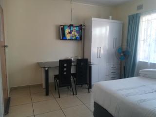 25 Jacaranda Lodge & Backpackers - Pinetown - 4