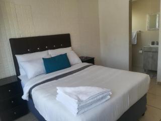 25 Jacaranda Lodge & Backpackers - Pinetown - 5