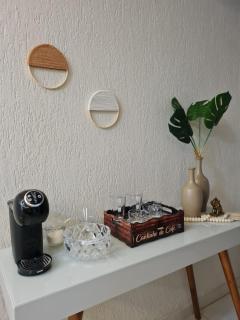 Conforto com ar, tvs smart, na quadra da praia do Forte, em frente Praça da Cidadania - 1