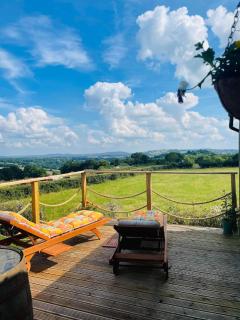 Bespoke luxury huts with hot tubs. Located in the black mountains. - Llanveynoe - 5