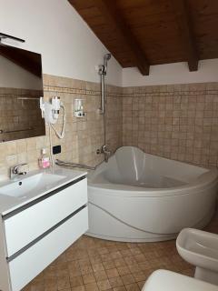 Color House Malpensa B&B - Cassano Magnago - 6