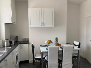 Cosy Cheerful 2 Bedrooms Near Piccadilly, Etihad Stadium Sleeps up to 5 - 2