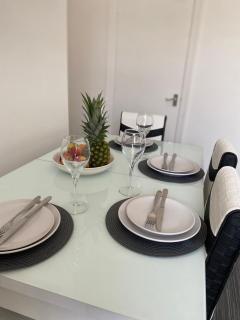 Cosy Cheerful 2 Bedrooms Near Piccadilly, Etihad Stadium Sleeps up to 5 - 1