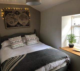 Hedgehog Cottage with garden in Bronte village! - 7