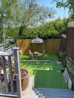 Hedgehog Cottage with garden in Bronte village! - 3