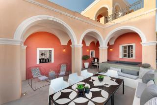 Coat of Arms Mansion - Fira - 5