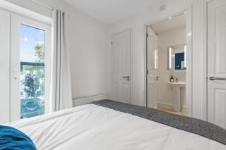 Charming Sea Haven House, Close to the Marina - 5