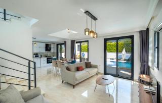 Modern chic 4-bedroom villa with private pool and garden in central Hisaronu - Fethiye - 5
