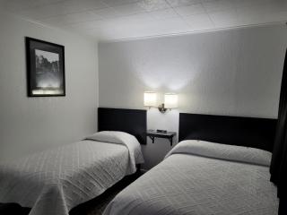 Rocket Motel - Custer - 7