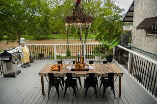 Chateau Royale, Pet Friendly, On Bayou, Downtown! - 0