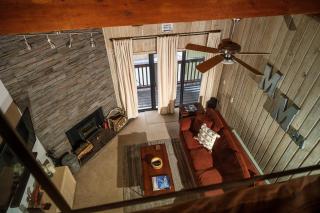 COZY Condo at Canyon Lodge! Sleeps 8, a walk to Canyon Lodge - Mammoth Lakes - 1