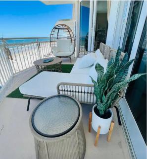 Beach Oasis 704 Lovely Daytona ocean front for 5 sleeps up to 12 - Daytona Beach - 0