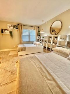 Beach Oasis 704 Lovely Daytona ocean front for 5 sleeps up to 12 - 1