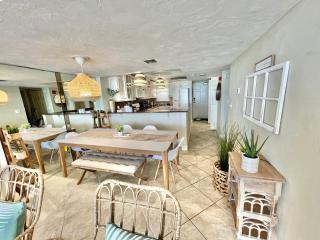 Beach Oasis 704 Lovely Daytona ocean front for 5 sleeps up to 12 - Daytona Beach - 1