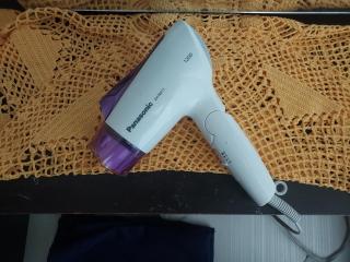 Cheerful 2-bedroom residential home with parking - 4