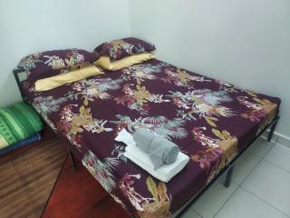 Cheerful 2-bedroom residential home with parking - 6