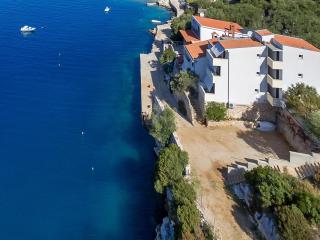 Apartments by the sea Cove Pokrivenik, Hvar - 5231 - 4
