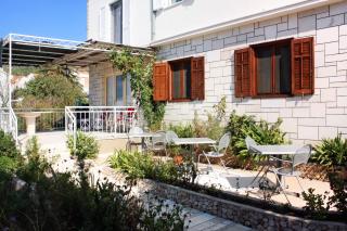 Apartments with a parking space Bol, Brac - 5640 - 2