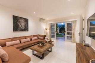 Villa Royal Canggu Secluded 6BR Luxury Walking Distance to Echo Beach - Canggu - 3