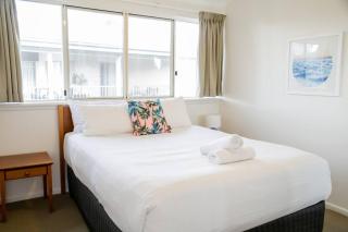 15 Whale Watch Resort + Beach Front + Ducted Air Con + 3 Bed + 2 Bath - Point Lookout - 9