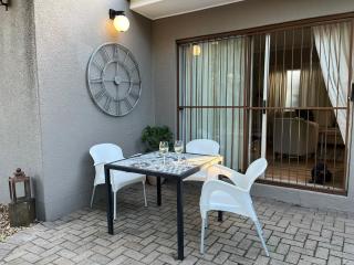 THE CORNER COTTAGE - Somerset West - 2