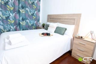 LARGE COMPLETE APARTMENT, In The Center With Balcony - Santiago de Compostela - 1