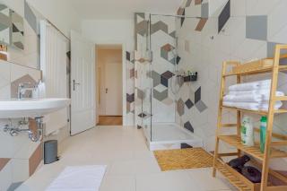 modernes Apartment - zentral, ruhig, Wlan, Netflix, Küche, Schreibtisch, Parkplatz, Waschtrockner - Cottbus - 1